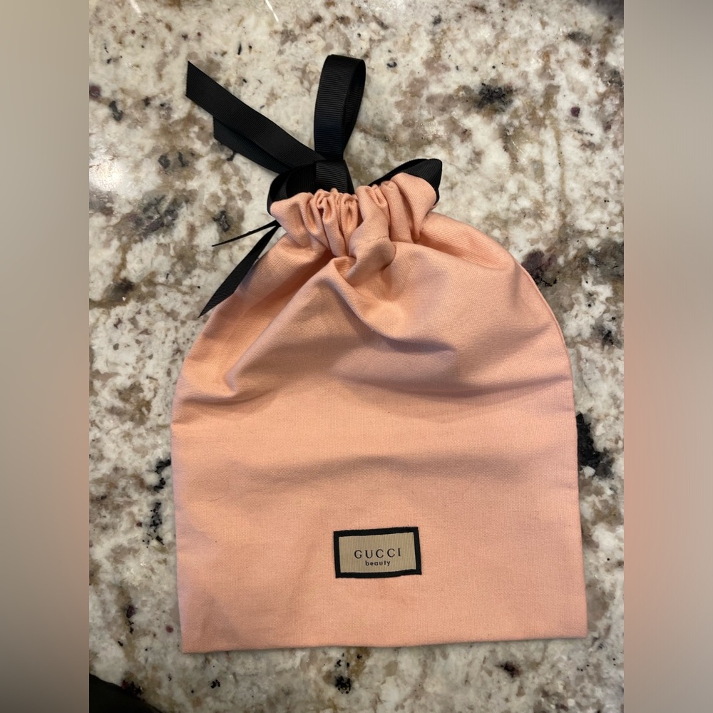 Gucci Women's Beauty Peach Floral Lining Drawstring Pouch Make-Up Cosmetic Bag